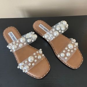 Steve Madden Zaria Faux Pearl Studded Flat Sandals